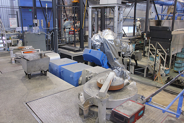 高周波誘導電気炉(0.2t 炉 × 2基)